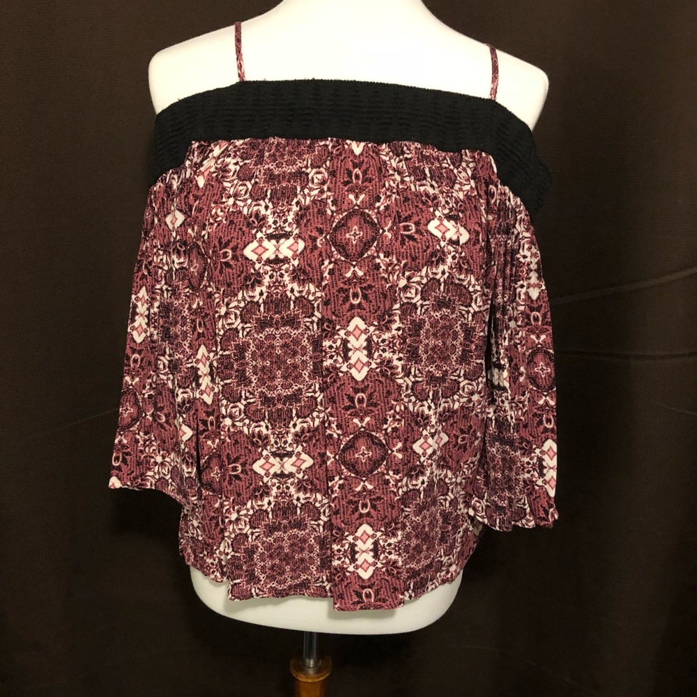 Women’s off the shoulder spaghetti strap top NWT